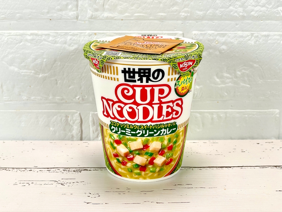 日清食品 「カップヌードル スパイス香るクリーミーグリーンカレー」