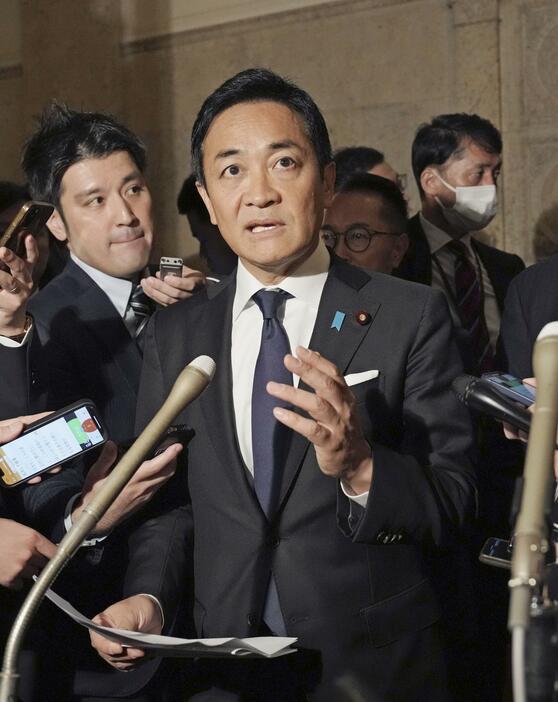 石破茂首相との会談後、取材に応じる国民民主党の玉木雄一郎代表＝11日午前9時17分、国会