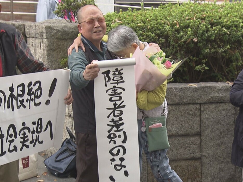 国と和解が成立した尾上さん夫婦