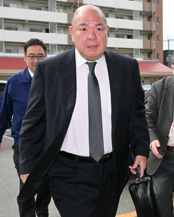 福岡国際センターに到着した八角理事長