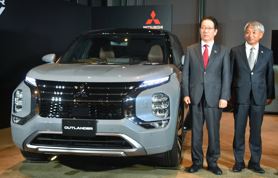 三菱自動車は、スポーツ用多目的車（ＳＵＶ）のプラグインハイブリッド車（ＰＨＥＶ）「アウトランダーＰＨＥＶ」を大幅改良し、東京都内で１日、報道陣にお披露目した。