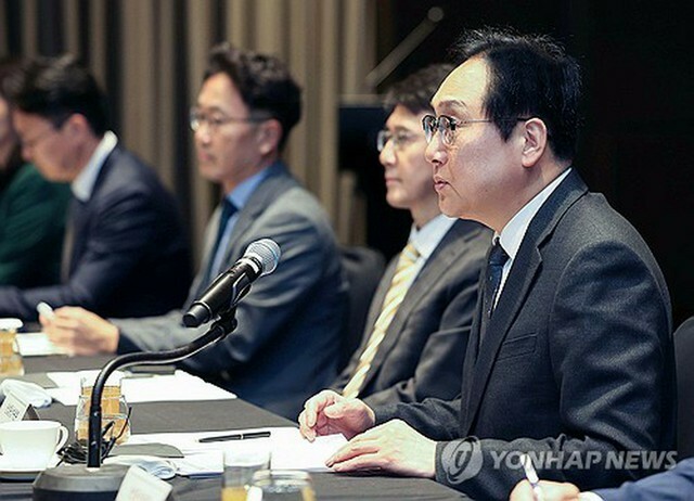 11日の会議で発言する鄭仁教氏（資料写真、産業通商資源部提供）＝（聯合ニュース）≪転載・転用禁止≫