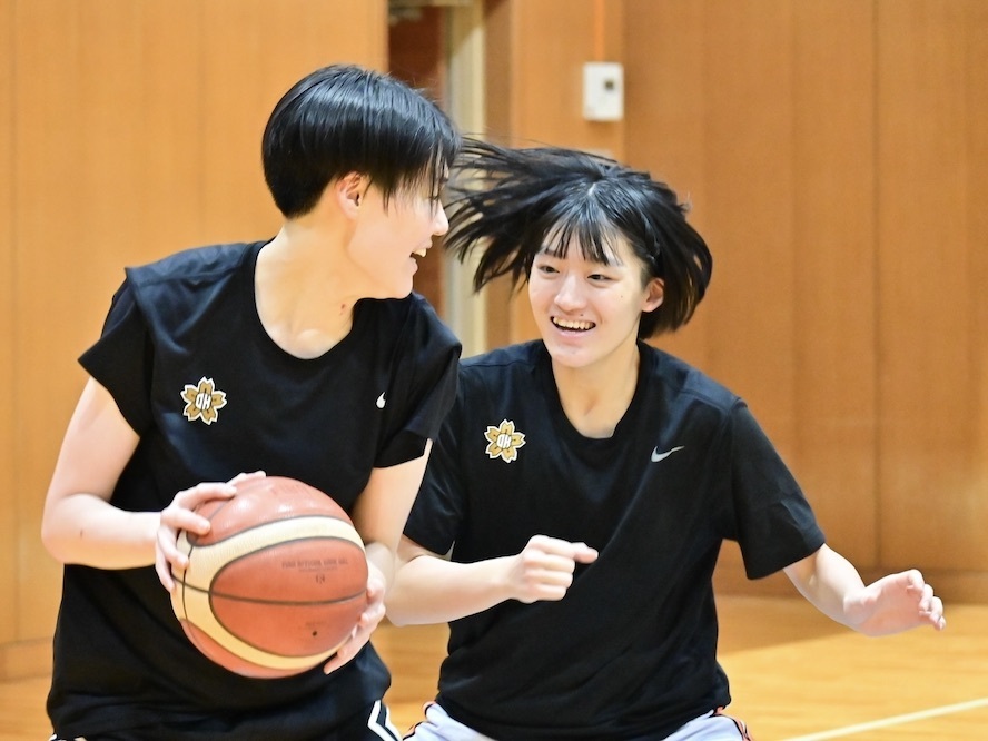 チームリーダーの阿部心愛と白石弥桜