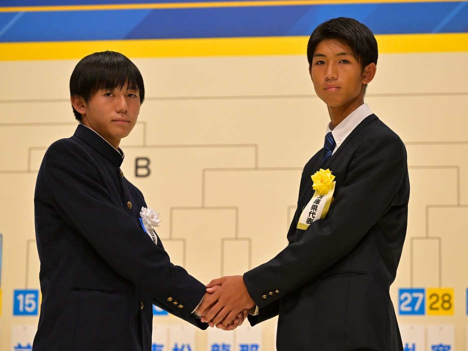 優勝経験校同士の激突となった山梨学院高対滝川二高(写真協力『高校サッカー年鑑』)(Koki NAGAHAMA/GEKISAKA)