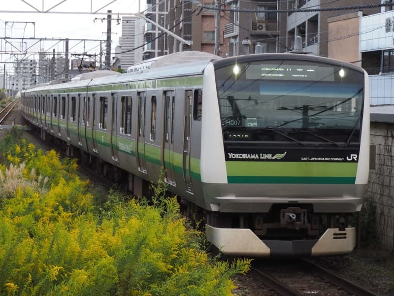 ＪＲ東日本が横浜線で走らせているＥ２３３系＝２０２４年１０月１９日、横浜市神奈川区