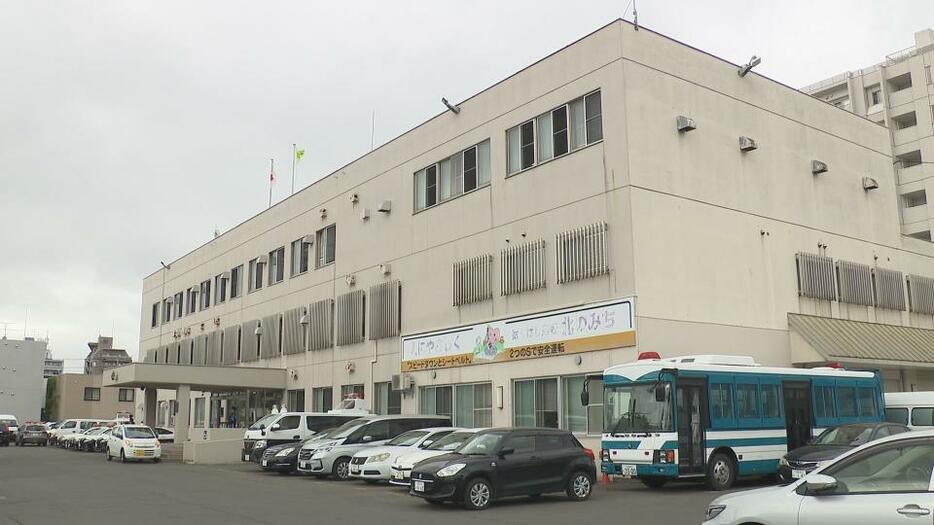 保護責任者遺棄容疑で男３人を逮捕した札幌北警察署