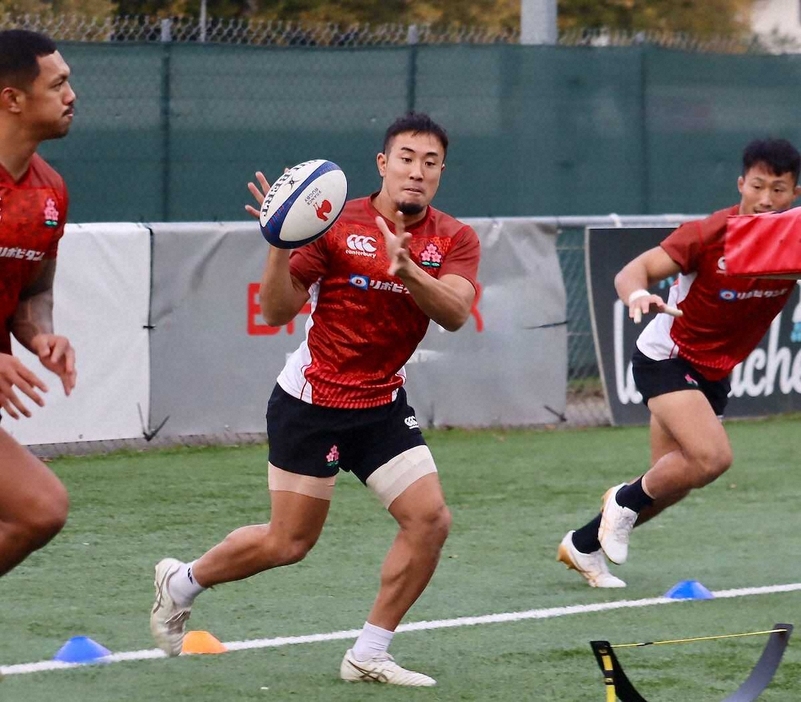 16日のウルグアイ戦に向けて練習する松永拓朗(C)JRFU