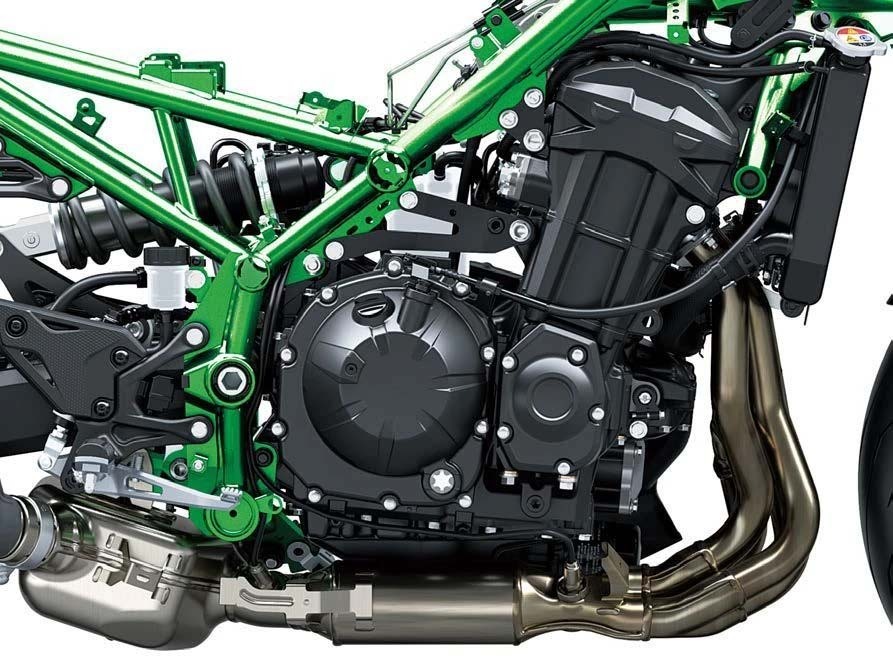 948cc水冷直4ユニットは従来型をベースに、電子制御を強化し、燃費を向上。ギヤ比は、クイックシフターと連携して最適化された。