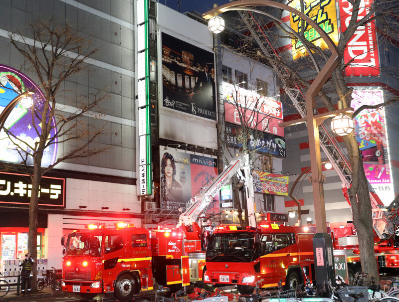 爆発があり負傷者を出したビル＝札幌市中央区で2024年11月26日、貝塚太一撮影