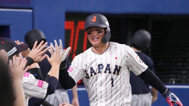 タイムリーツーベースを放った森下翔太選手（写真：日刊スポーツ/アフロ）