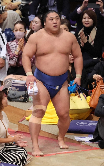 ＜大相撲九州場所6日目＞大の里を破った若隆景（撮影・成瀬　徹）