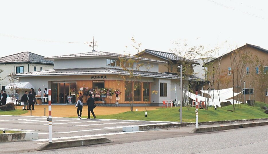 公園をイメージした放生若狭屋富山店＝富山市秋吉