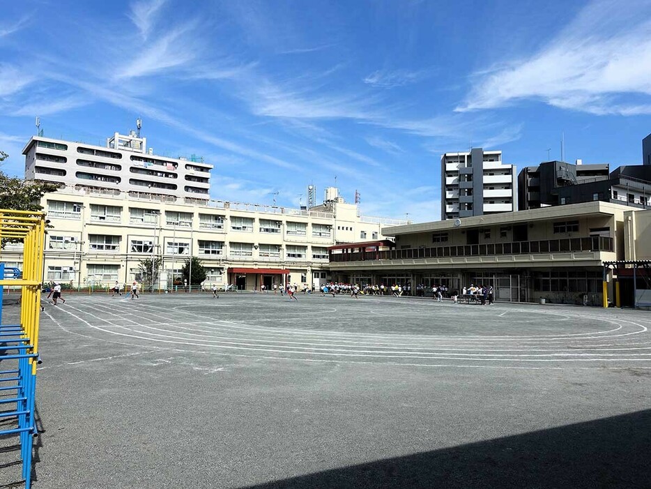 一帯の公共施設とともに生まれ変わる横浜市立豊岡小学校（市提供）