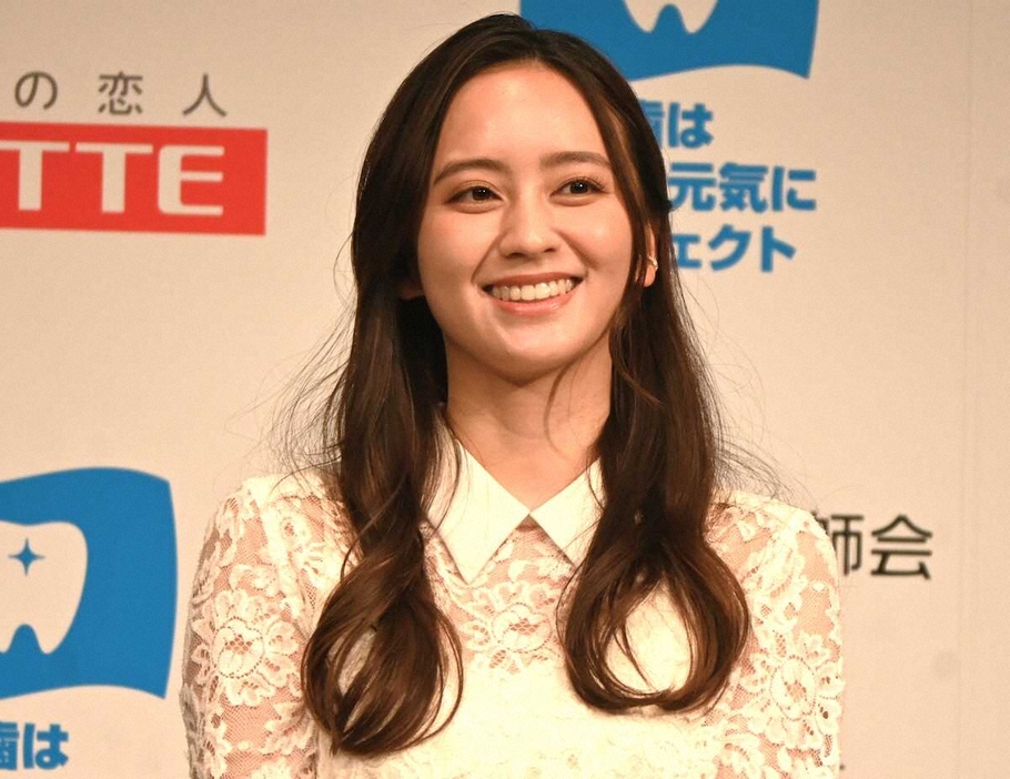 受賞式に出席した岡田結実（撮影・小渕　日向子）