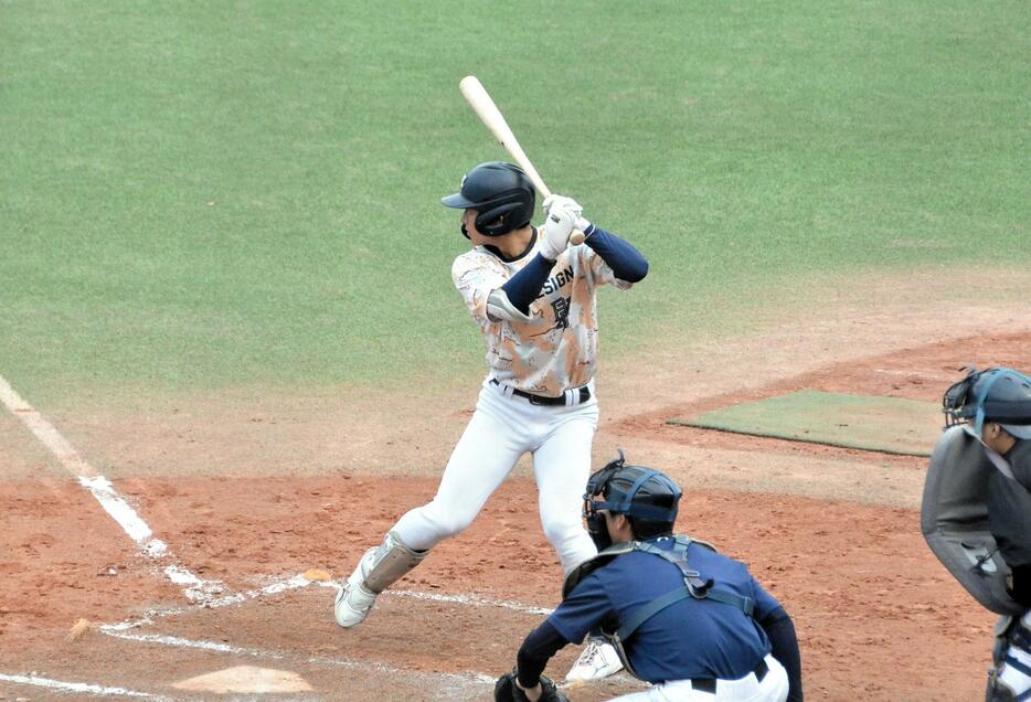 優勝決定戦へ向けシート打撃で最終調整する明大・宗山