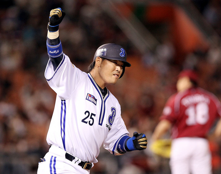 選手時代以来、来季１４年ぶりに横浜に復帰する見通しの村田氏（写真は２０１１年５月）