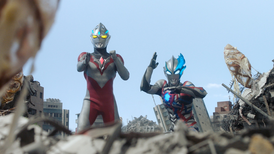 ウルトラマンアーク＆ブレーザー、共闘が実現！ - (c)円谷プロ (c)ウルトラマンアーク製作委員会・テレビ東京