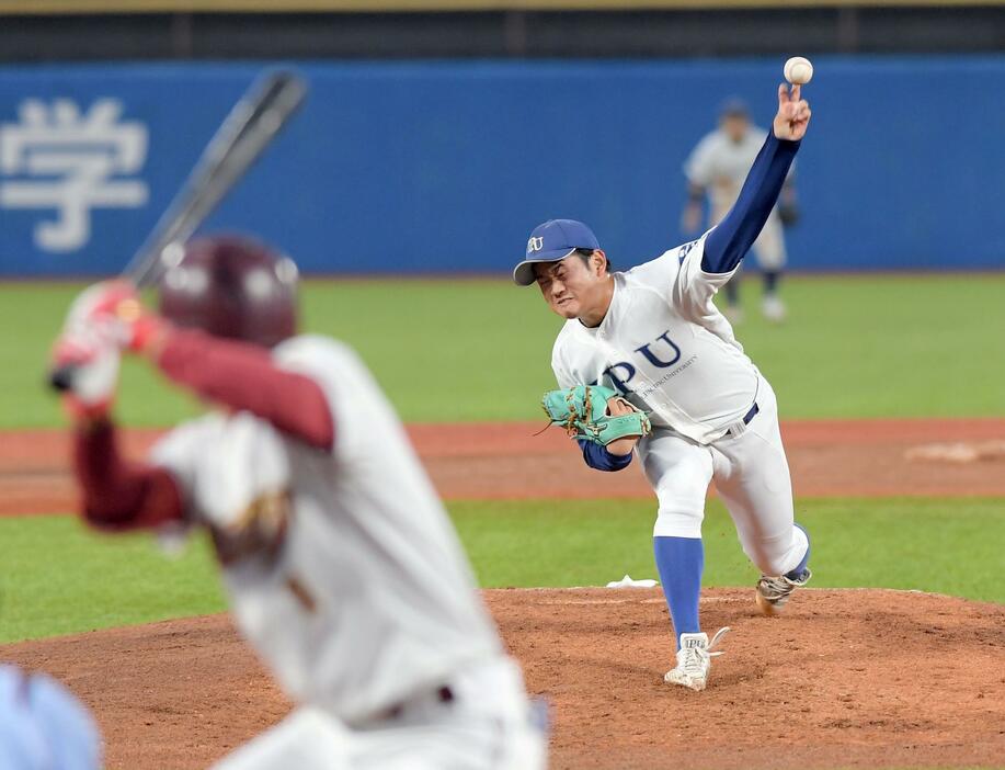 　名城大打線に立ち向かう環太平洋大・徳山一翔（撮影・佐藤厚）