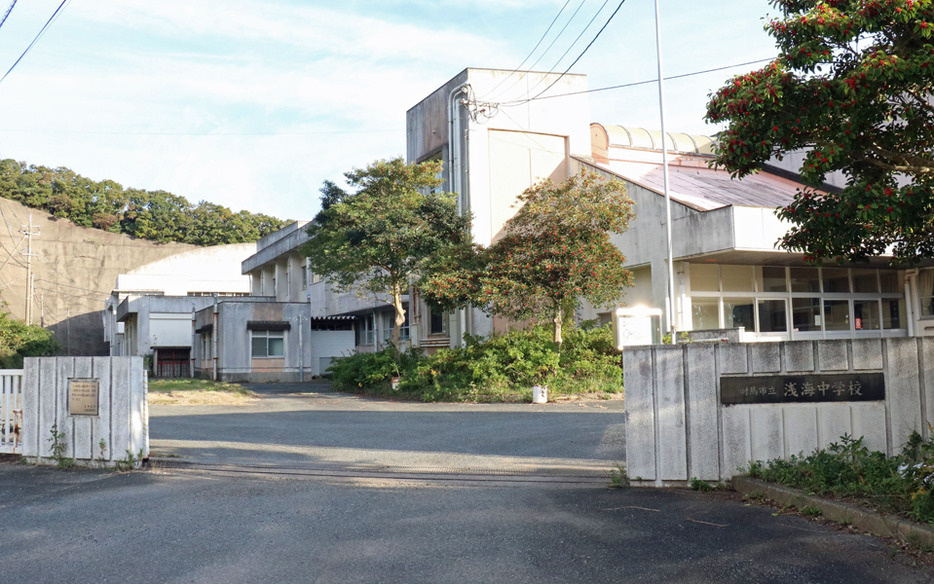 防衛省が跡地取得を予定している廃校の浅海中＝対馬市美津島町