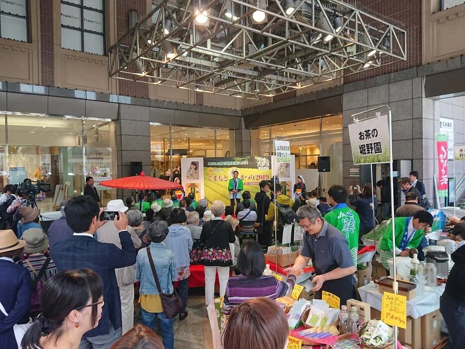 今年5月に同じ会場で行われた新茶まつりの様子