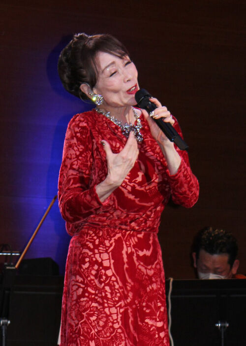 ５０周年ライブを行った伊藤咲子