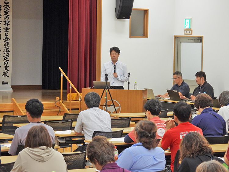 障がい者の地域移行支援の在り方を学んだ奄美地区自立支援協議会・研修会（10月31日、龍郷町りゅうがく館）