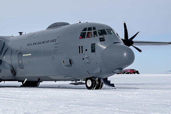 C-130J-30「スーパーハーキュリーズ」の機首部分（画像：ニュージーランド国防省）。