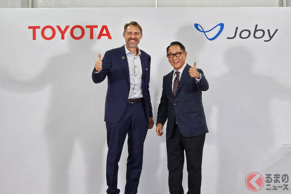 Joby ジョーベン・ビバート 創業者兼CEO（左）、トヨタ自動車 豊田章男 代表取締役会長（右）