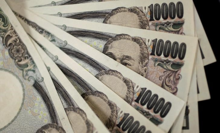 　財務省が１１月８日に公表した７―９月期外国為替平衡操作（為替介入）の日次ベースの実施状況によると、７月１１日に３兆１６７８億円、１２日に２兆３６７０億円のドル売り／円買い介入を実施した。２０１１年８月撮影（２０２４年　ロイター／Yuriko Nakao）