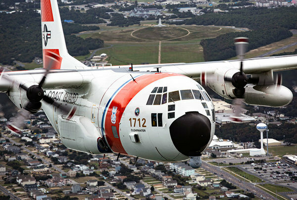 沿岸警備隊のHC-130（画像：アメリカ沿岸警備隊）。