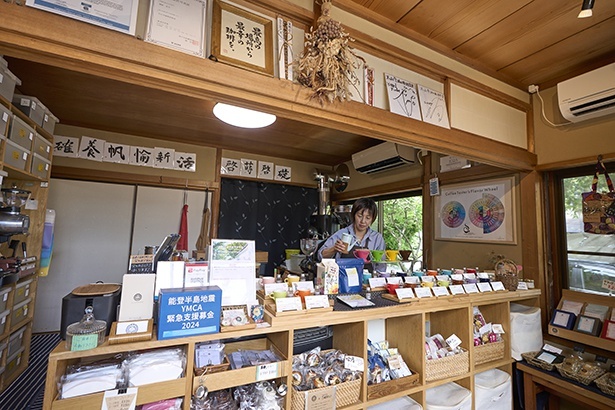 太山寺参道脇にある木造家屋を焙煎所に改装