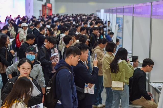 コロナ期に大学に通った学生の就職差別が広がっているという　Photo/gettyimages