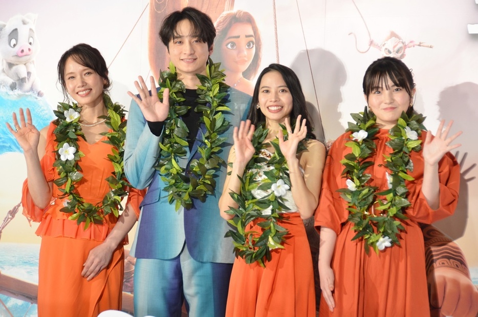 『モアナと伝説の海2』ジャパンプレミアに出席したソニン、小関裕太、屋比久知奈、鈴木梨央（左から）