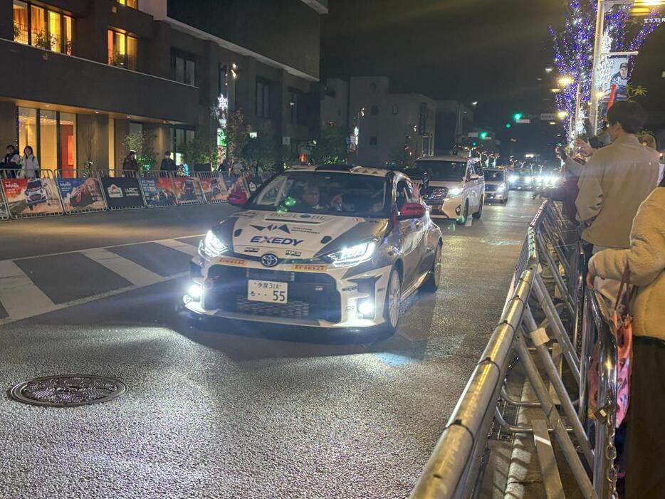 豊田市駅前で行われたリエゾンの様子