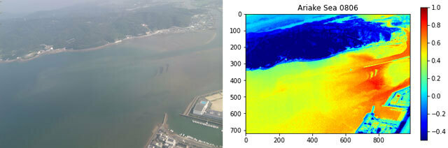 赤潮を撮影した写真（左）と解析画像（北大とJALの資料から）