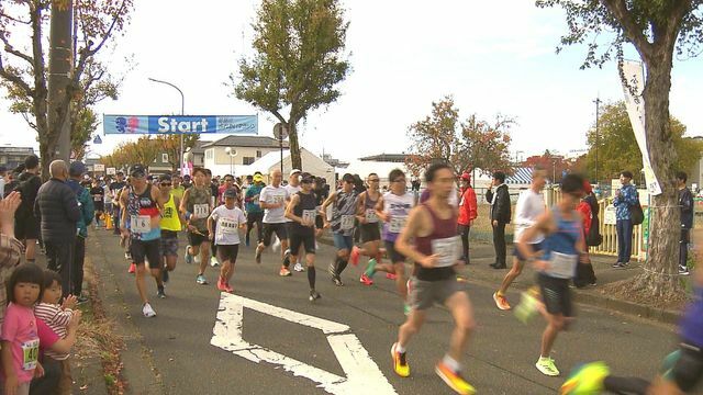 足羽川ふれあいマラソン（17日午前9時ごろ、福井市木田）