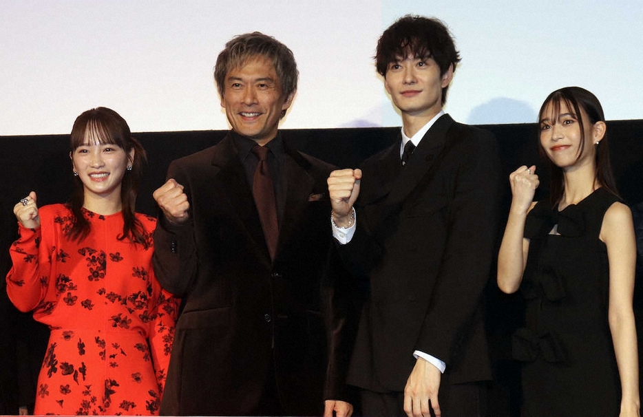 完成披露上映会に参加した（左から）川栄李奈、内野聖陽、岡田将生、森川葵