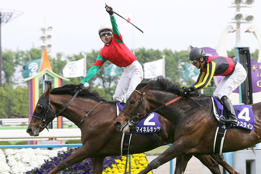 第139回天皇賞・春 松岡正海騎手騎乗のマイネルキッツが優勝（c）SANKEI