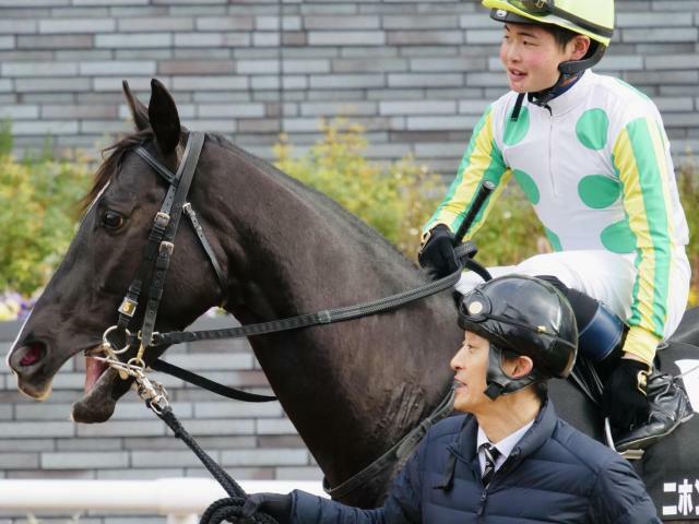 ニホンピロキーフと田口貫太騎手(今年2月撮影、ユーザー提供：laroccaさん)