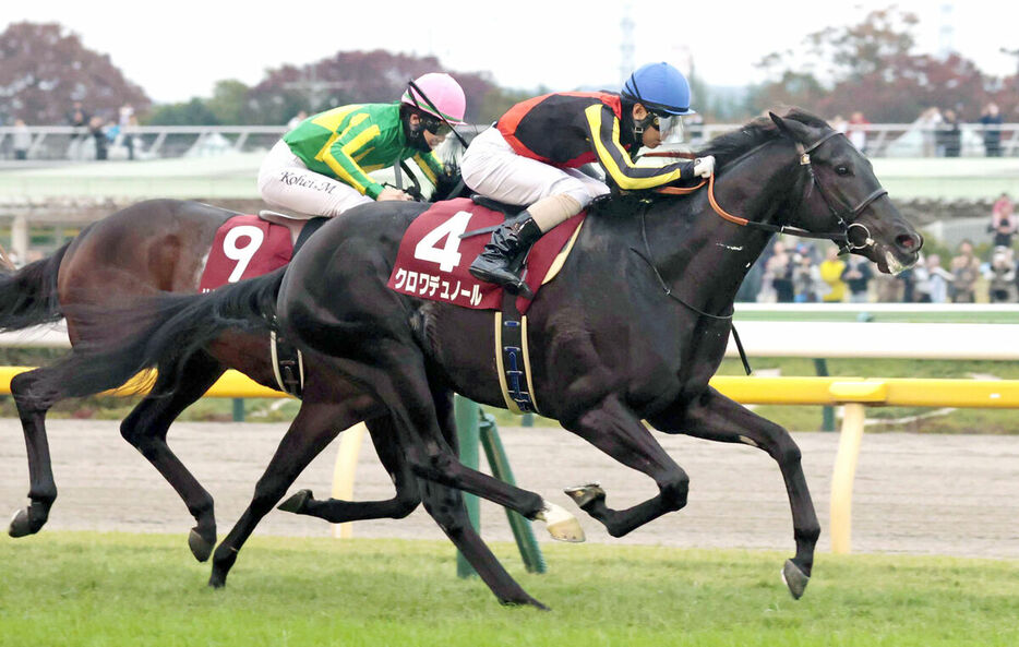 東京スポーツ杯２歳Ｓを制したクロワデュノール（右）（カメラ・荒牧　徹）