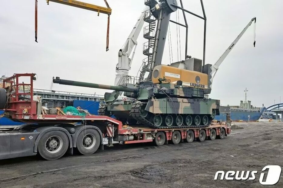 ポーランドのグディニア港に到着したポーランドK2戦車＝現代ロテム提供(c)news1