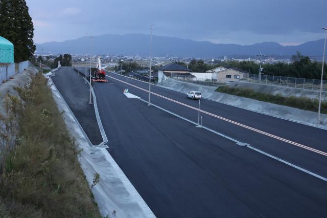 来年２月１５日の開通が決定した都城志布志道路の都城ＩＣ（インターチェンジ）―乙房ＩＣ＝２７日午後、都城市