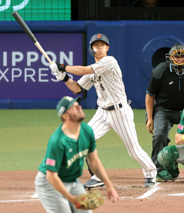 １回無死一、三塁、先制の左犠飛を放つ辰己涼介（カメラ・中島　傑）