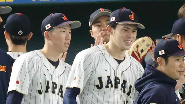 WBCで共に世界と戦った戸郷翔征投手と佐々木朗希投手（写真:時事）