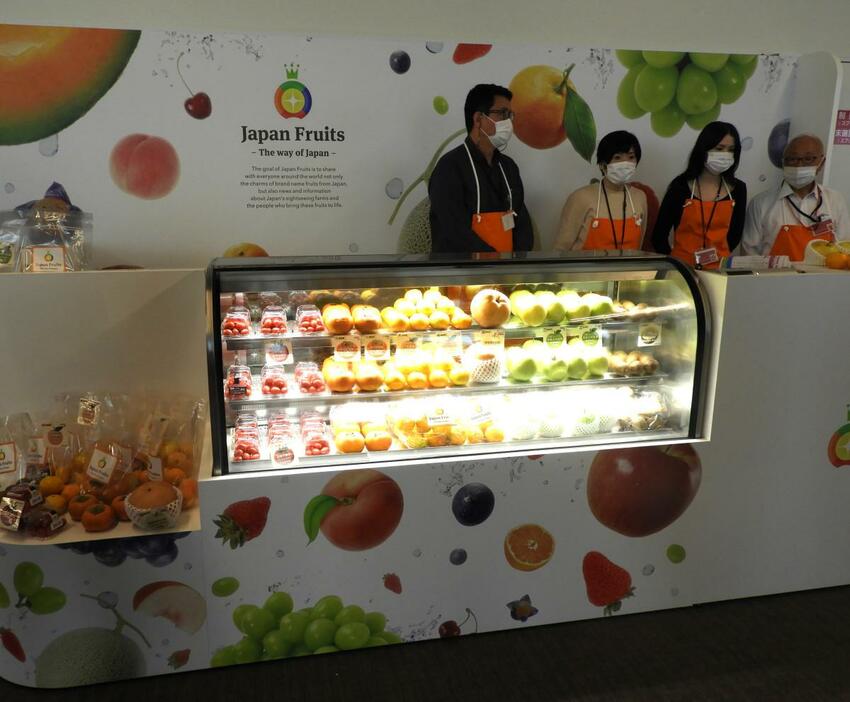 「Japan Fruits 福岡空港店」の様子