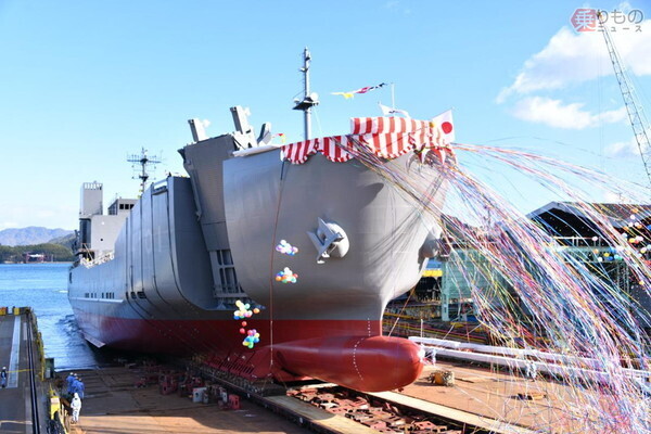 2024年11月28日、命名・進水した新型輸送艦「ようこう」（深水千翔撮影）。