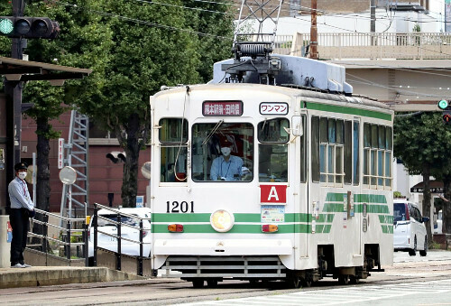 熊本市内を走る熊本市電