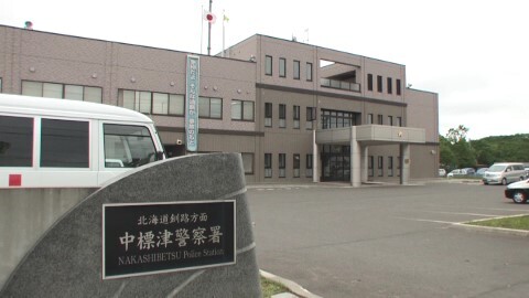 転落原因などを調べている北海道警中標津署