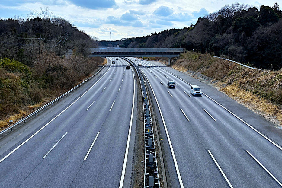 貴重な東西ルートの構想路線に反響（画像：写真AC）。