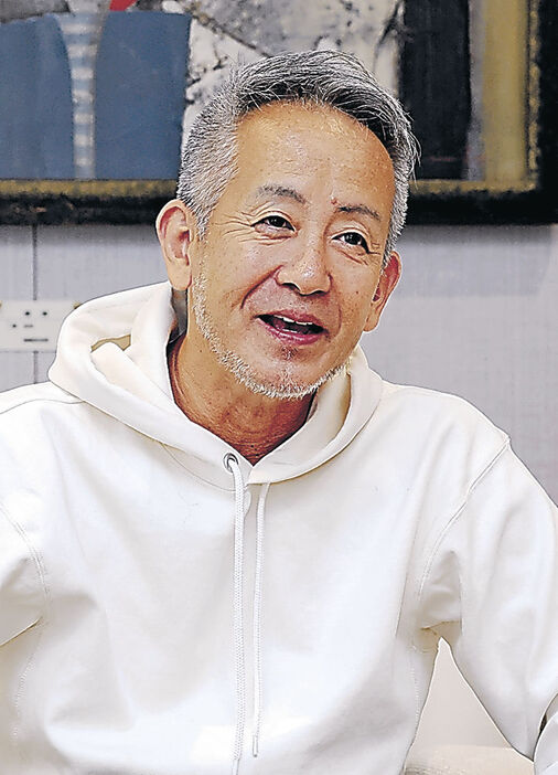 映画づくりの情熱を語る宮本さん＝北國新聞社